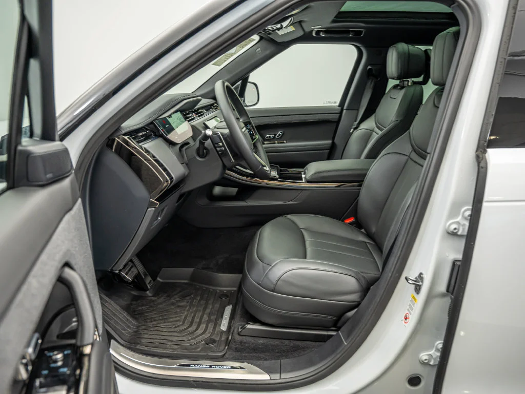 New 2026 Fuji White Land Rover Dynamic SE image 28