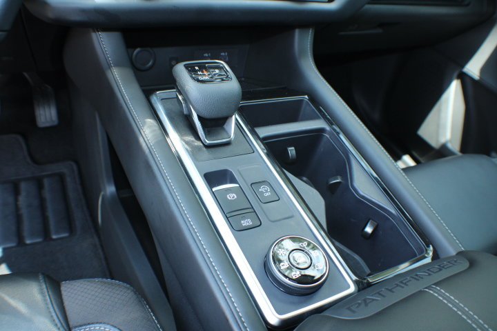 Used 2024 Pearl White Tricoat Nissan SL image 10