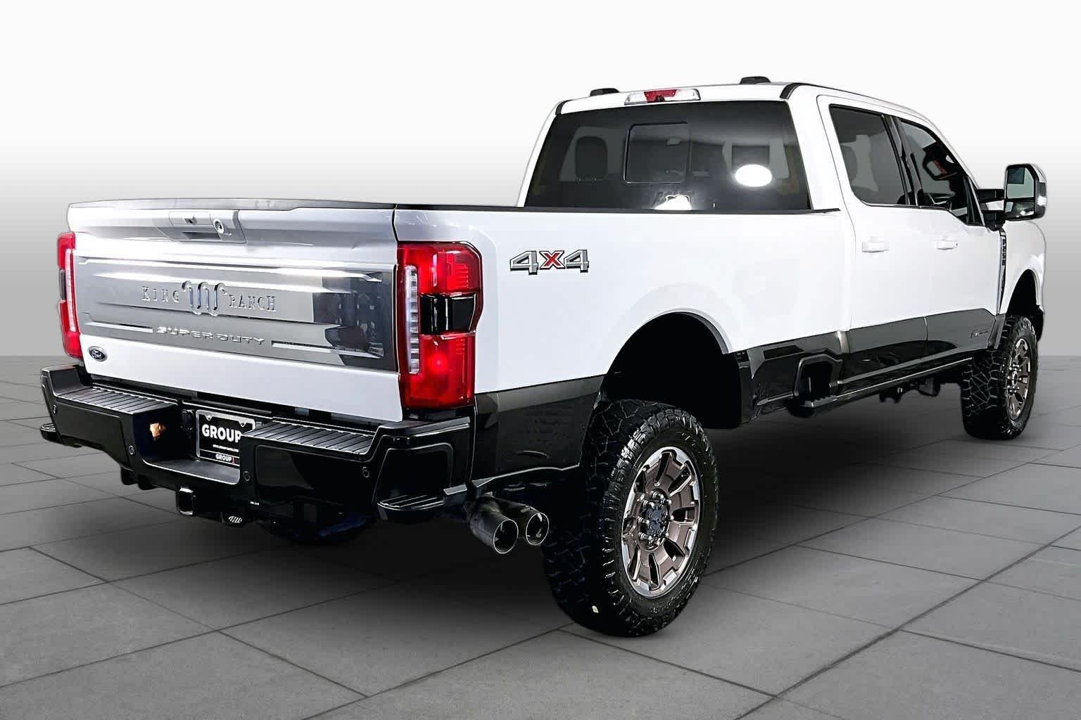 Used 2024 Star White Metallic Tri-Coat/Darkened Bronze Ford King Ranch image 12