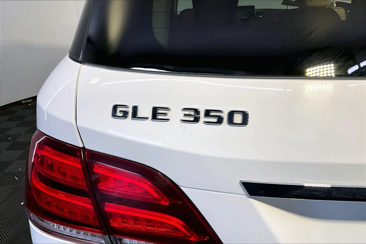 Used 2017 Polar White Mercedes-Benz GLE 350 image 33