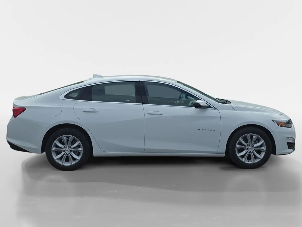 Used 2025 Summit White Chevrolet LT image 9