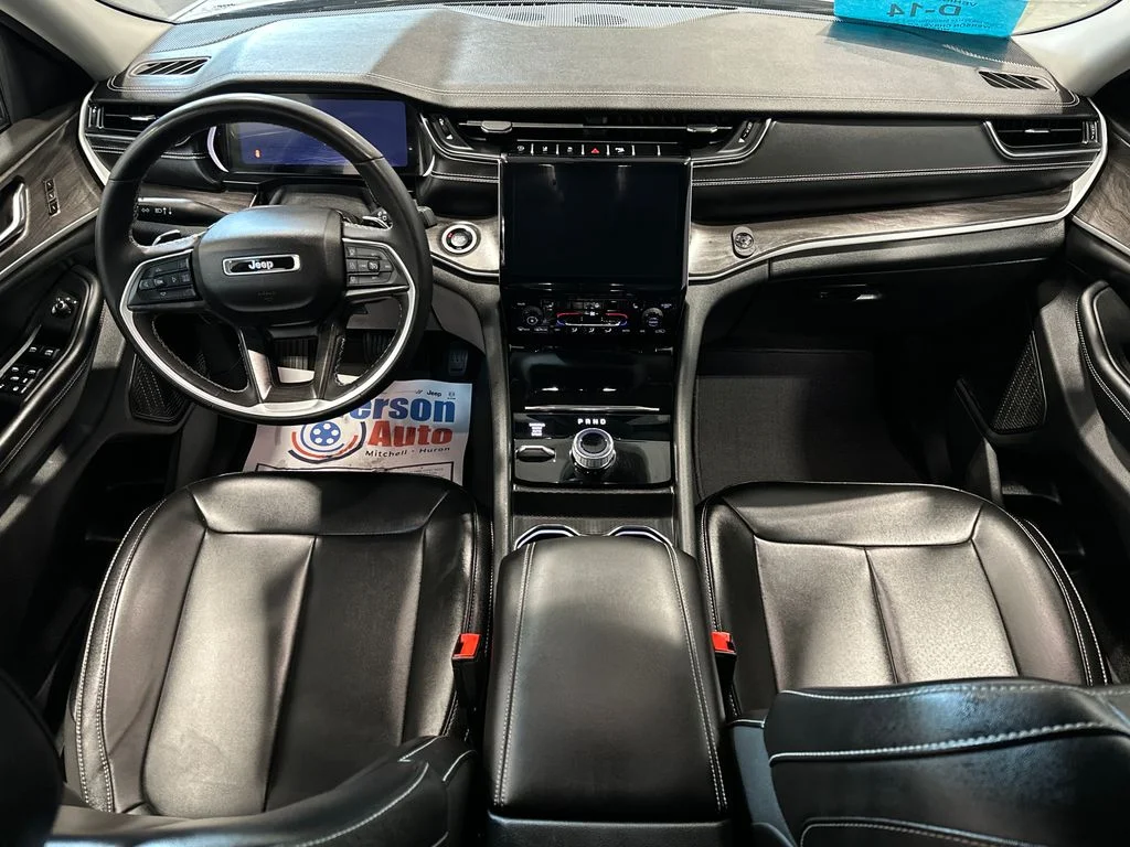 Used 2024 Silver Jeep Limited image 33