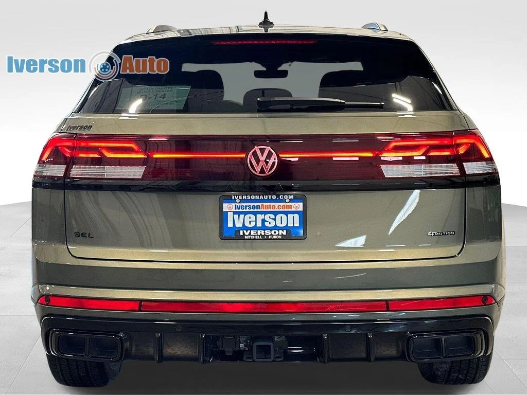 Used 2025 Avocado Green Pearl Volkswagen 2.0T SEL R-Line Black image 6