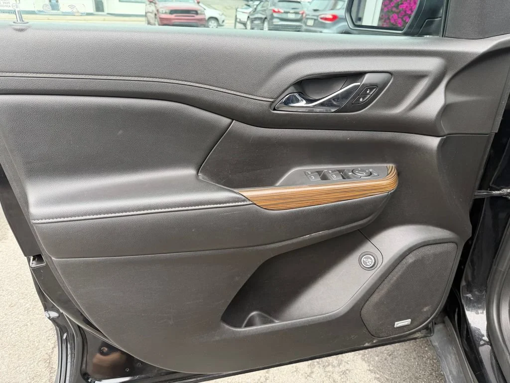 Used 2019 EBONY TWILIGHT METALLIC GMC SLE image 14