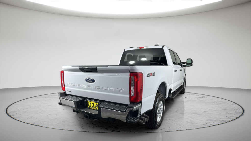 New 2026 Oxford White Ford F-250® XLT image 9