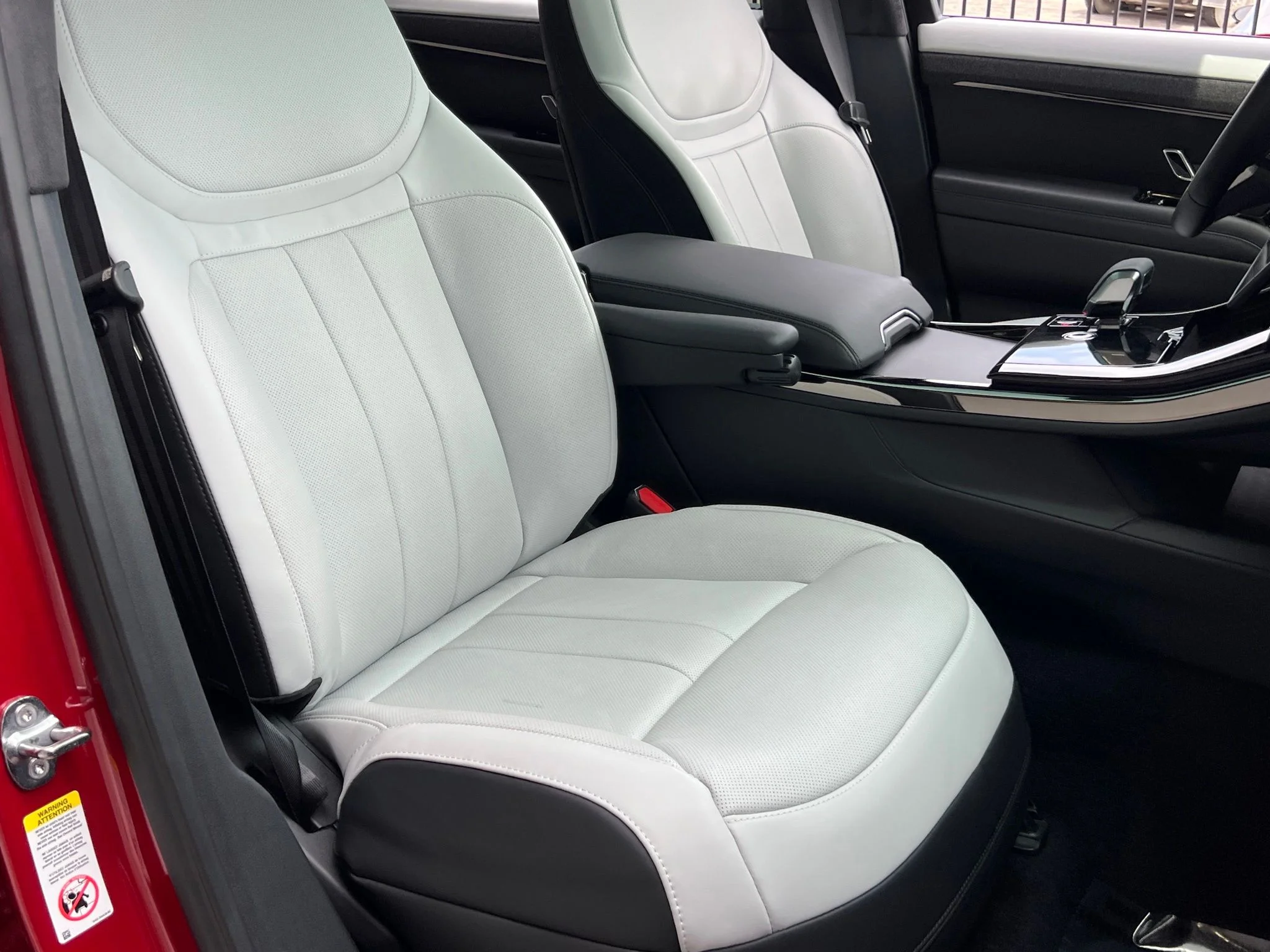 Used 2025 Red Land Rover Autobiography image 38