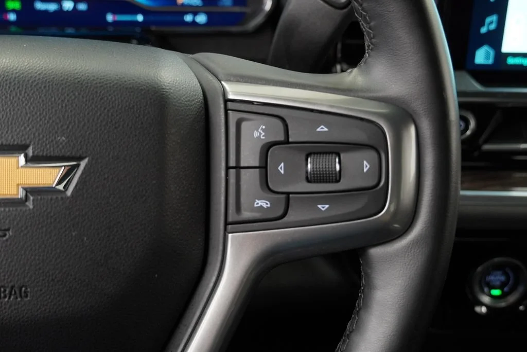 Used 2024 Summit White Chevrolet LT (2FL) image 21
