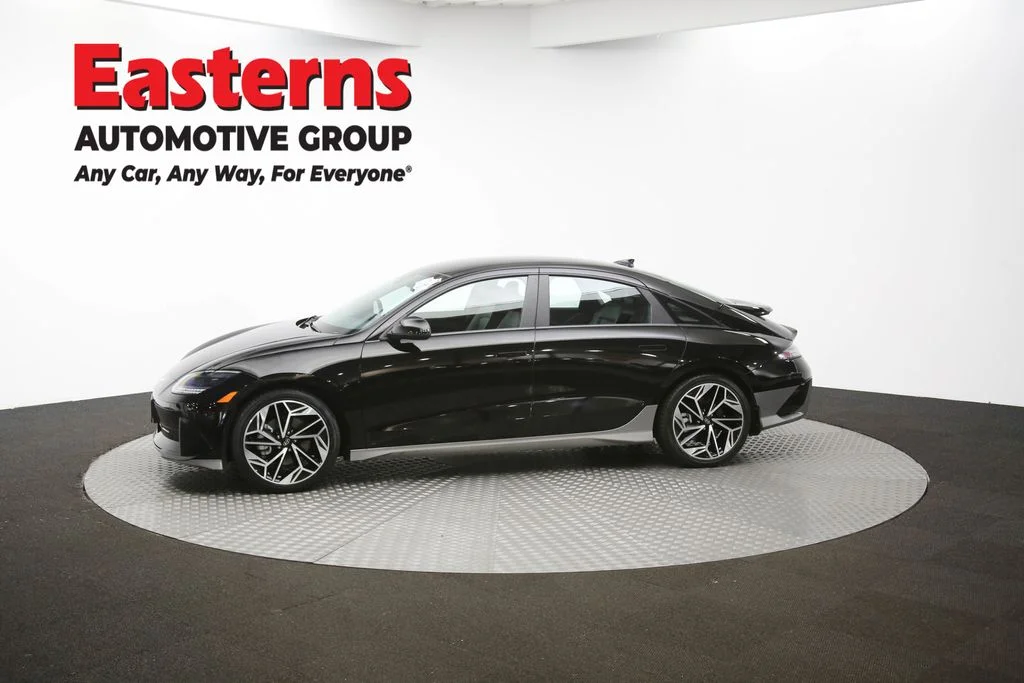 Used 2023 Black Hyundai SEL image 58