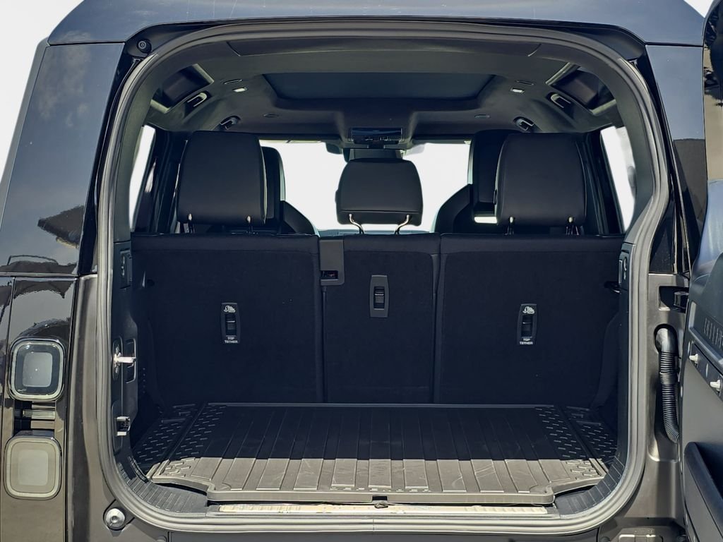 New 2026 Narvik Black Land Rover OCTA Black image 12