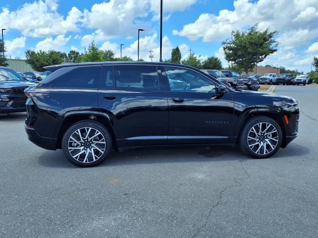 New 2025 Diamond Black Crystal Pearl-Coat Exterior Paint Jeep Limited image 20