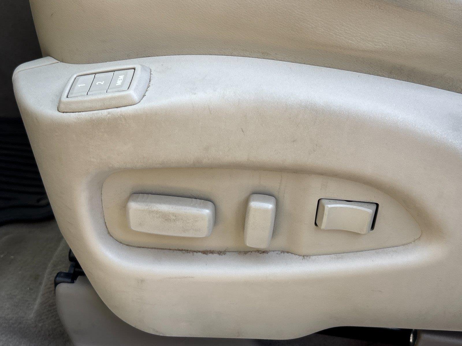 Used 2013 Platinum Ice Tricoat Cadillac Performance Collection image 15
