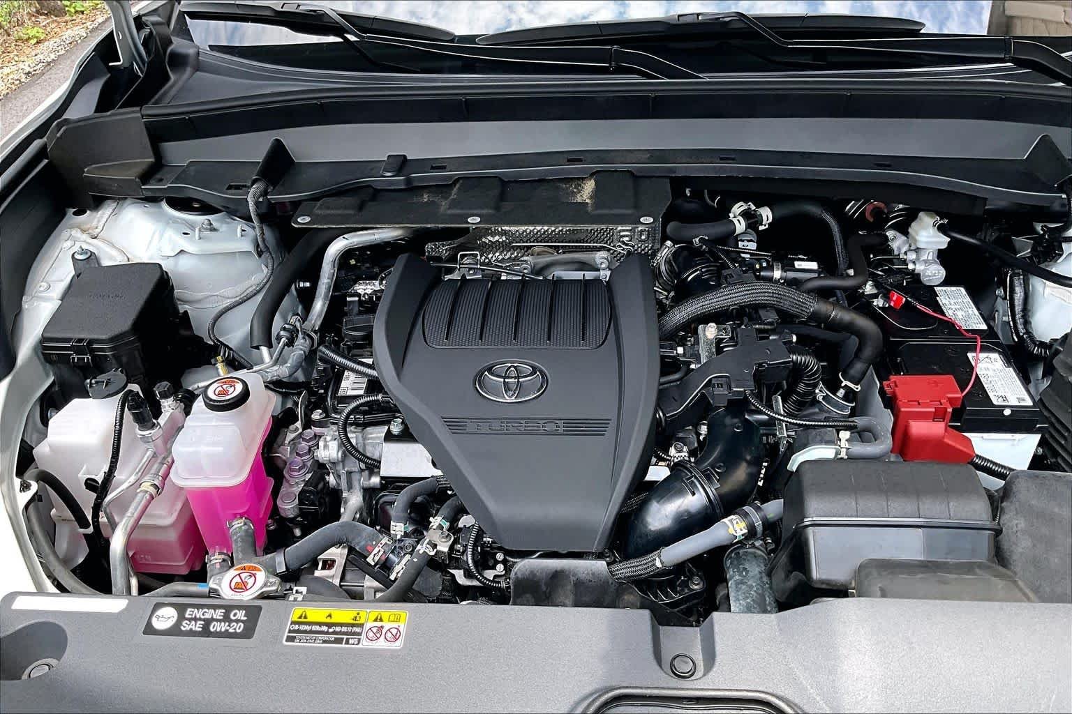 Used 2024 Wind Chill Pearl Toyota XLE image 32