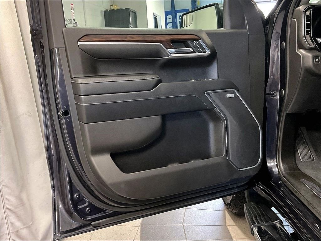 Used 2023 Silver GMC SLT image 9