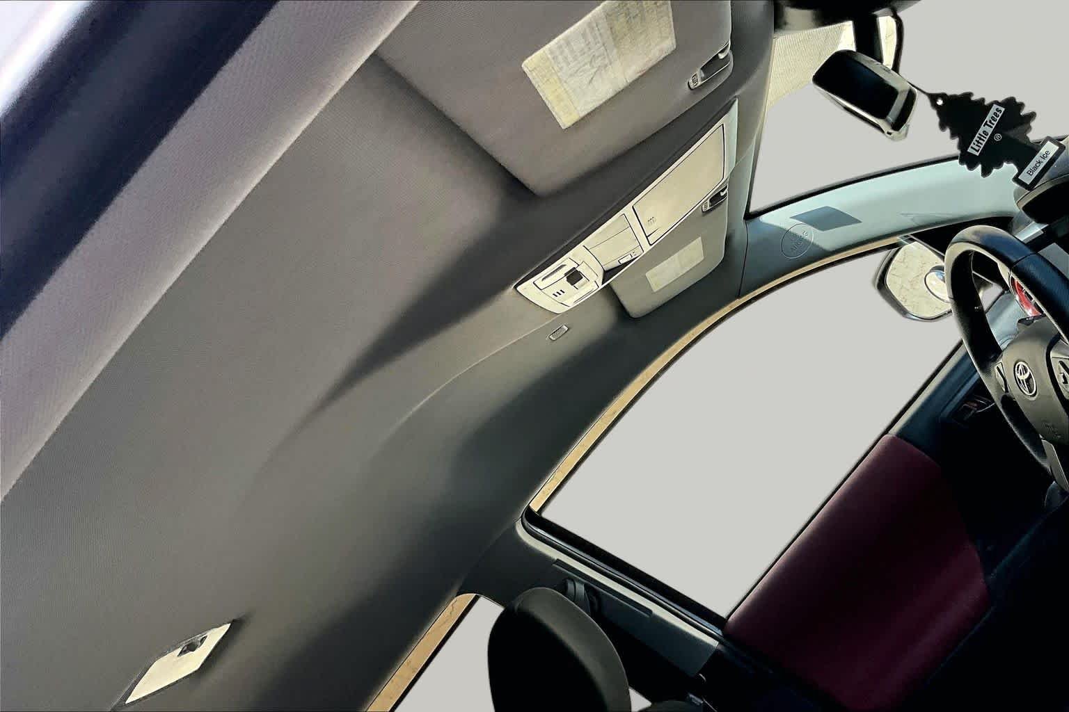 Used 2022 White Toyota SR5 image 14