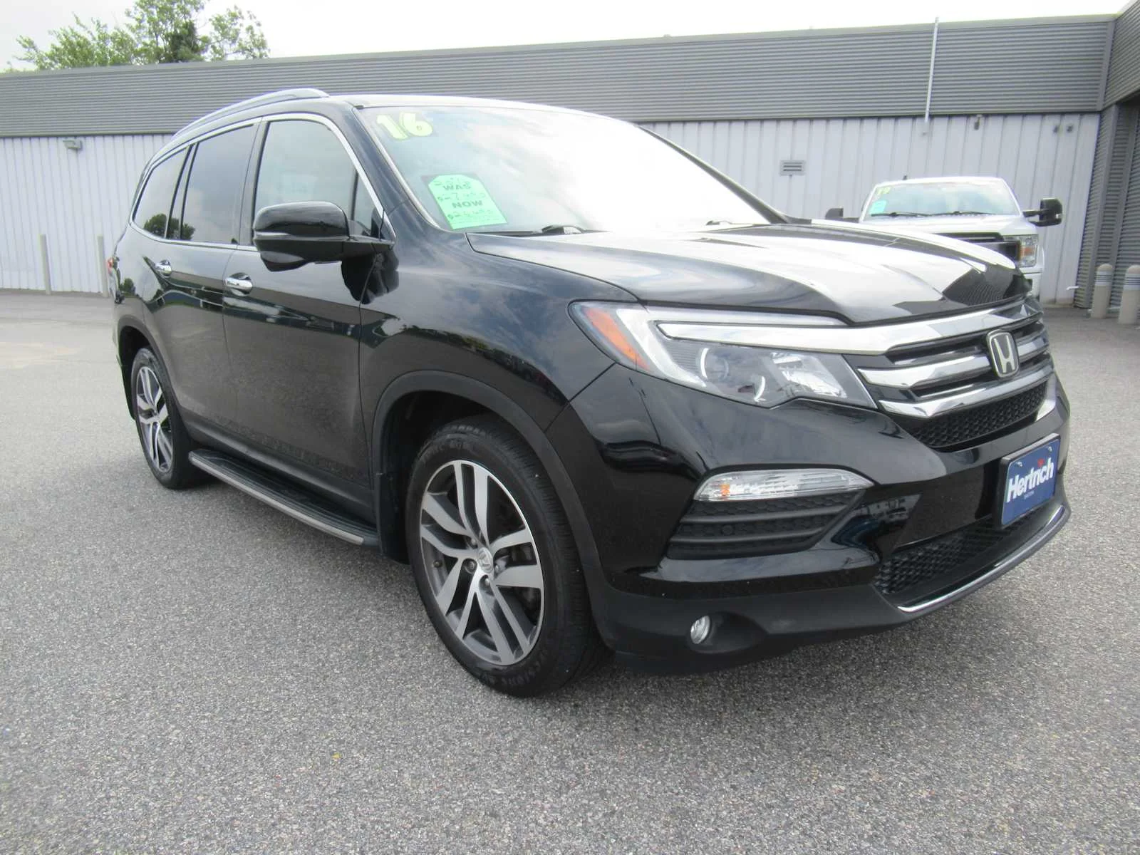 Used 2016 Black Forest Pearl Honda Touring image 3