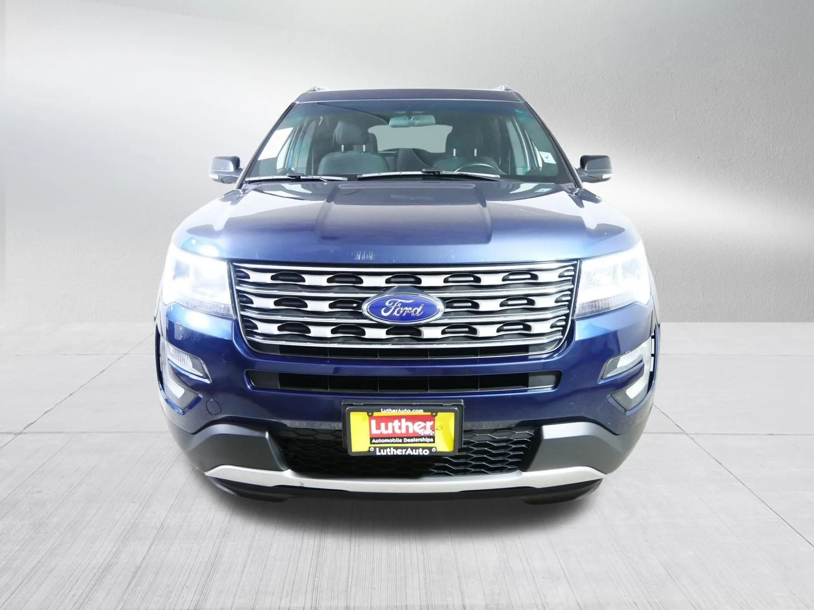 Used 2017 Blue Jeans Metallic Ford XLT image 2