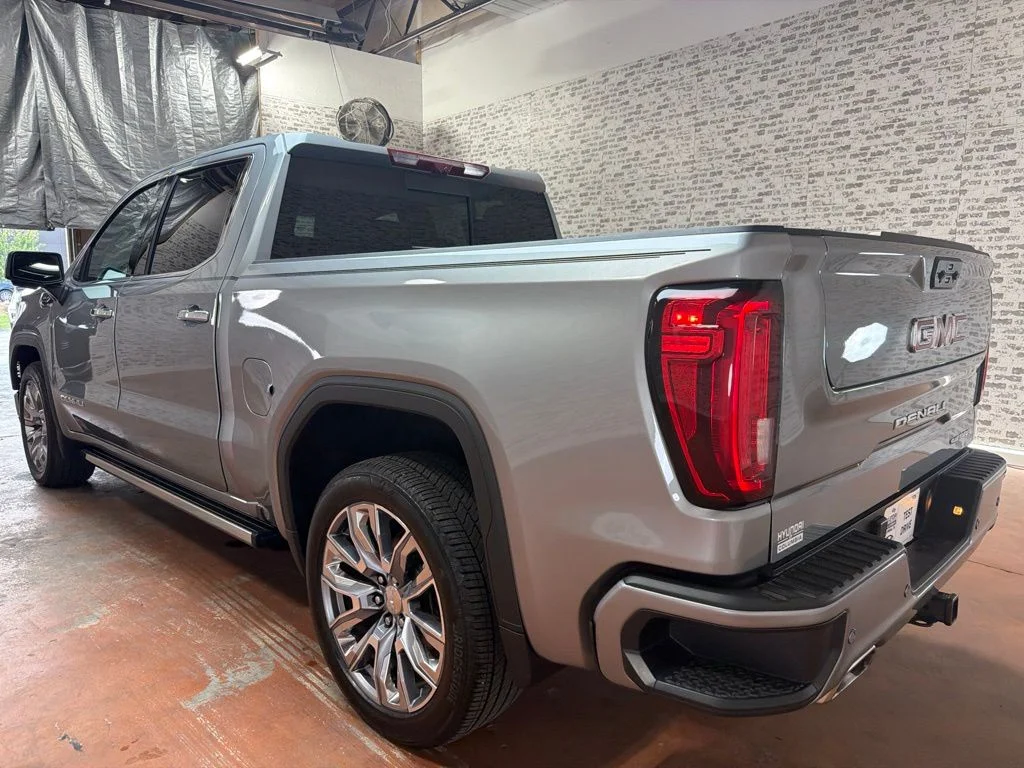 Used 2025 Sterling Metallic GMC Denali image 5