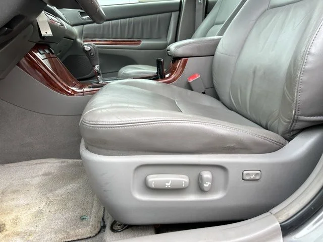 Used 2005 Phantom Gray Pearl Toyota XLE image 30
