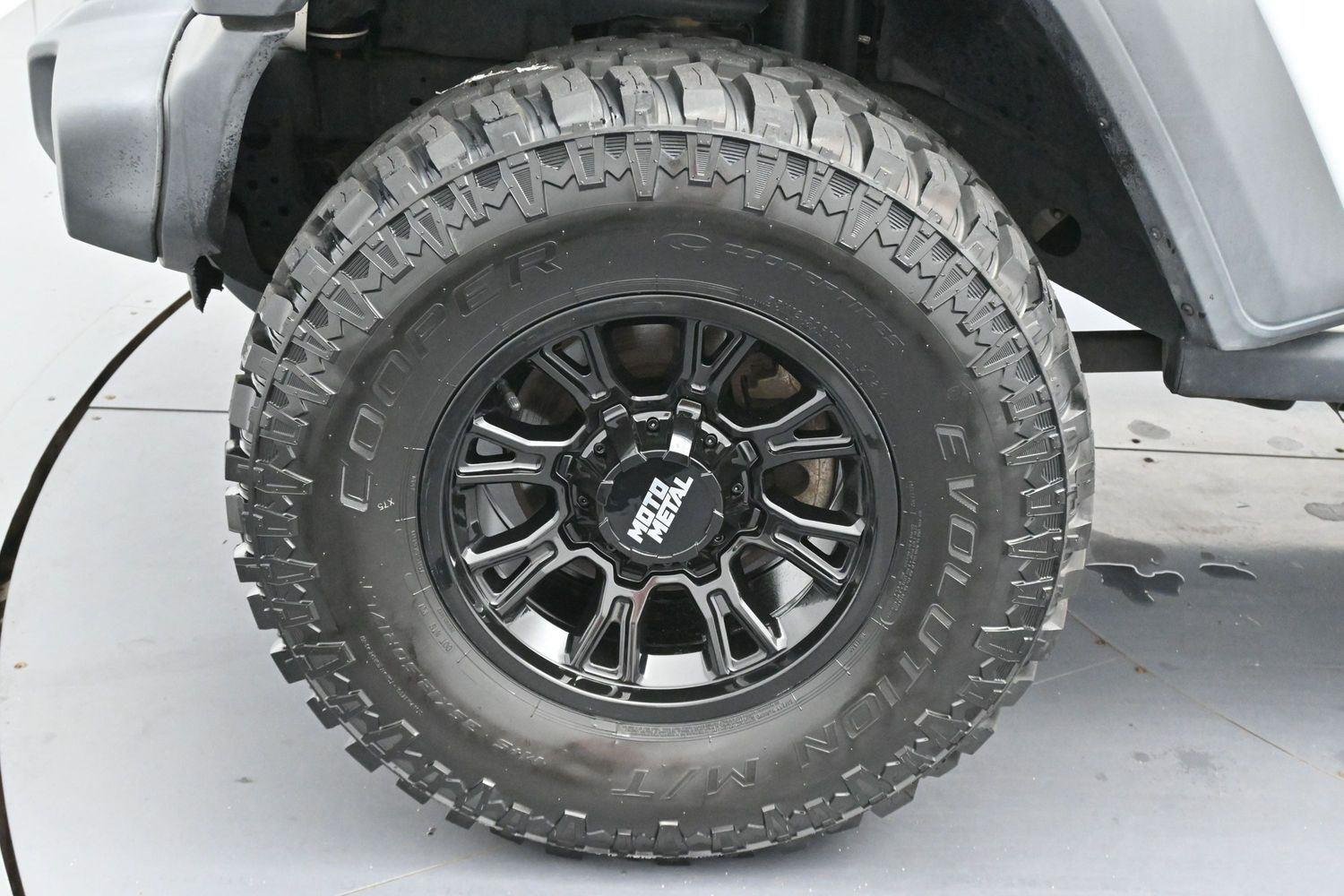 Used 2021 Bright White Clearcoat Jeep Unlimited Islander image 33