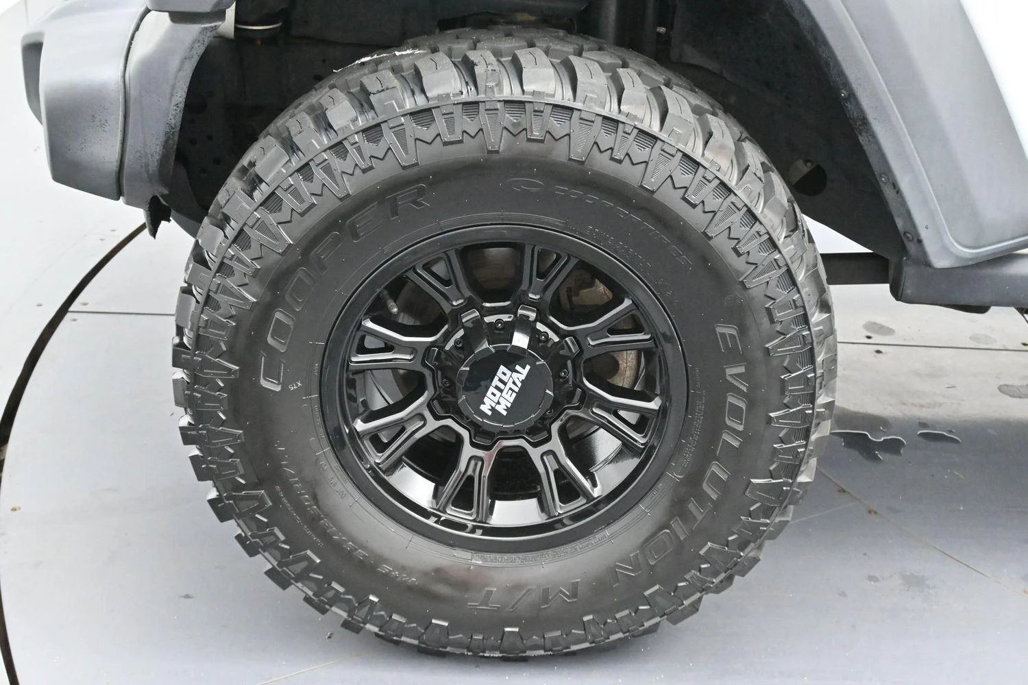 Used 2021 Bright White Clearcoat Jeep Unlimited Islander image 33