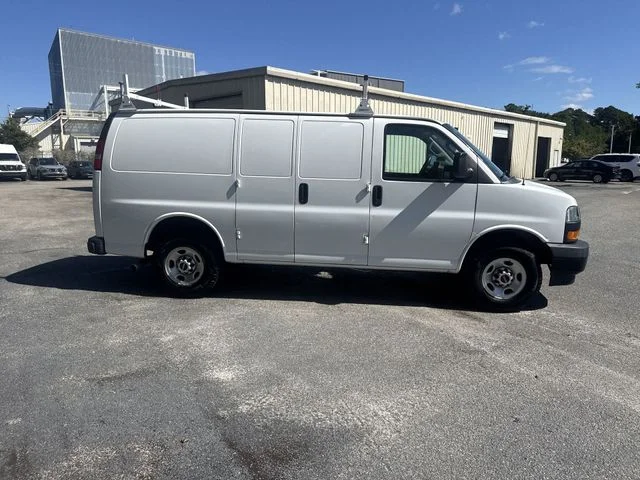 Used 2023 White GMC Work Van image 4