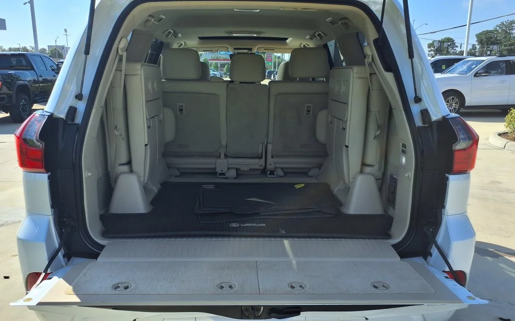 Used 2021 White Lexus 570 image 9