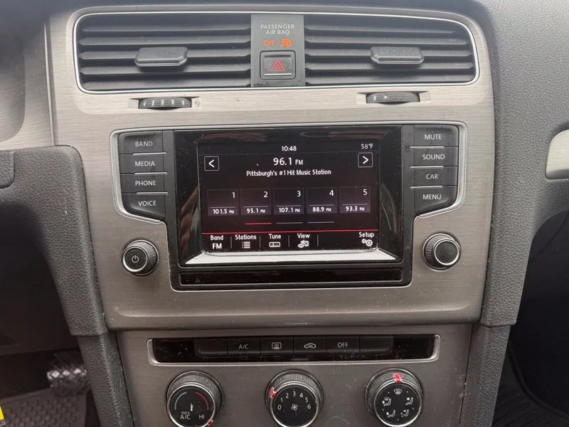 Used 2015  Volkswagen S image 7