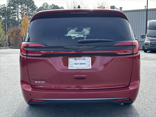 New 2026 Red Hot Pearl-Coat Exterior Paint Chrysler Select image 33