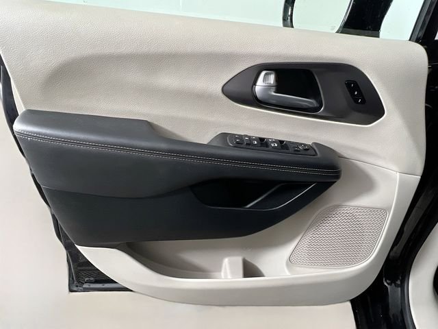 2024 Chrysler Pacifica Touring L - Photo 31