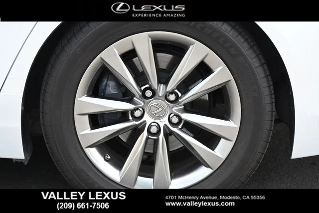 Used 2015 White Lexus 460 image 12