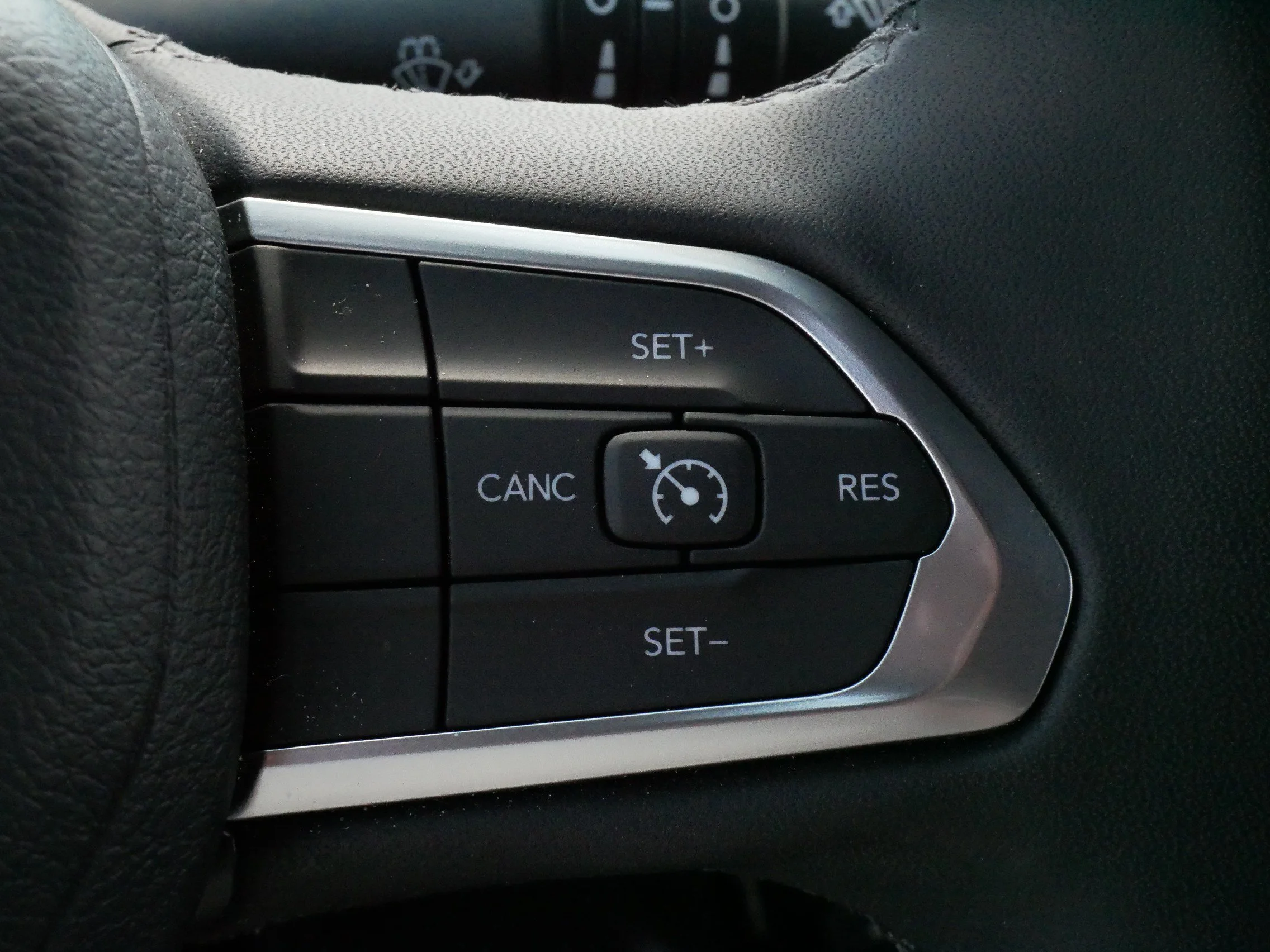 Used 2026 Bright White Clearcoat Jeep Latitude Altitude image 25