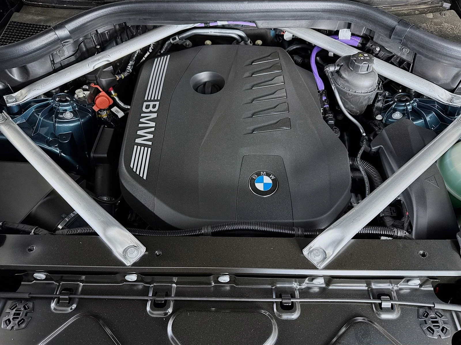 New 2026 Blue Ridge Mountain Metallic BMW xDrive40i image 32