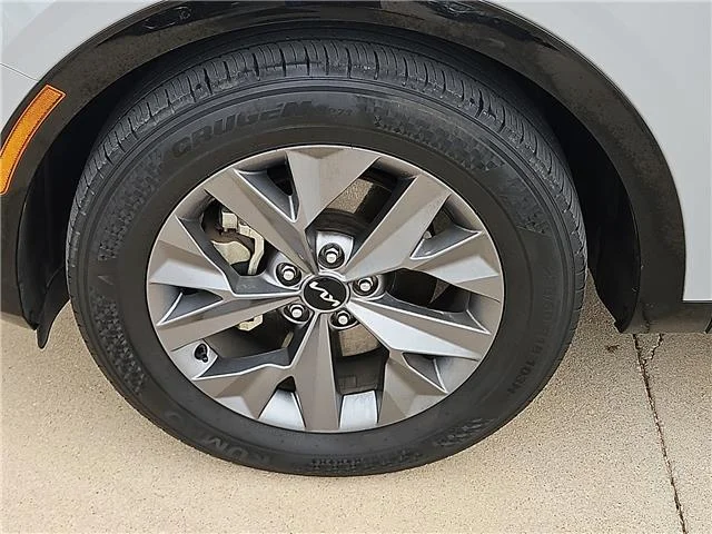 Used 2024 Gray KIA SX Front-Wheel Drive image 8