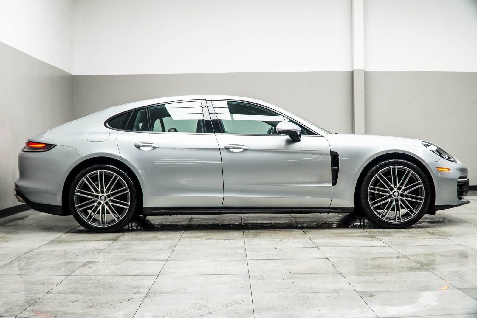 Used 2021 Silver Porsche 4 image 7
