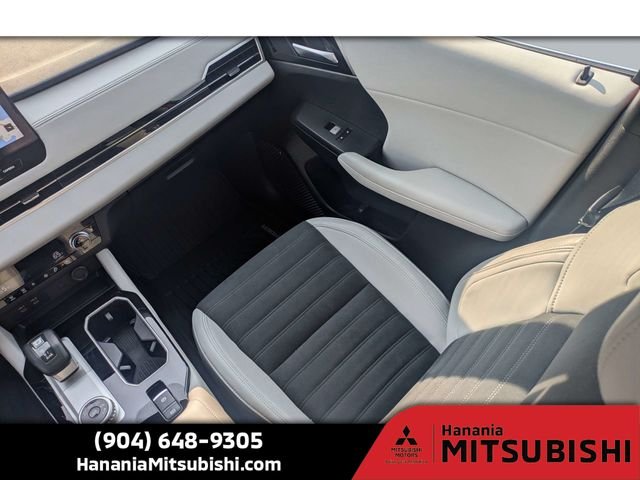 Used 2025 Red Mitsubishi SE image 18