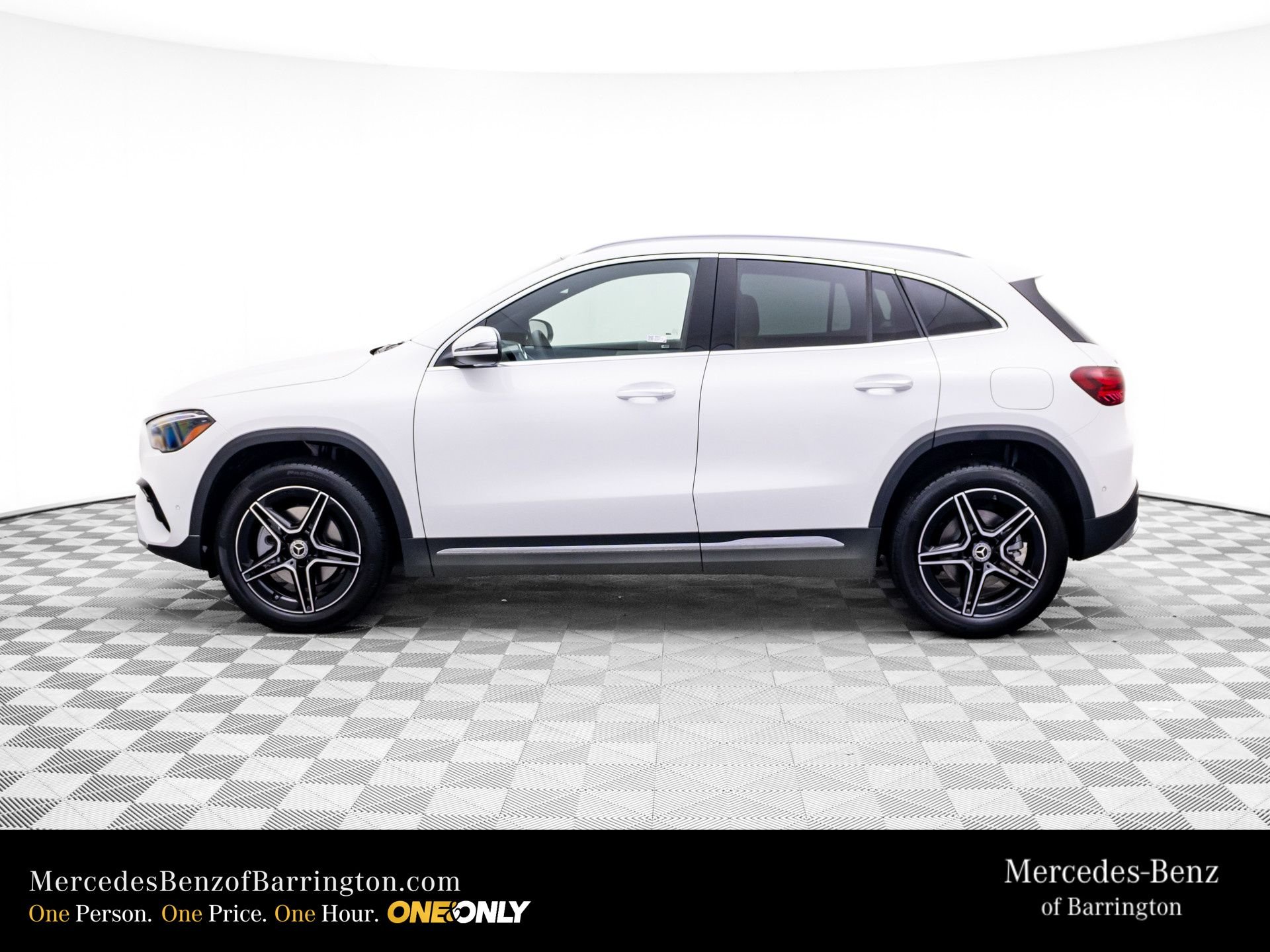 New 2026 Polar White Mercedes-Benz GLA 250 image 2