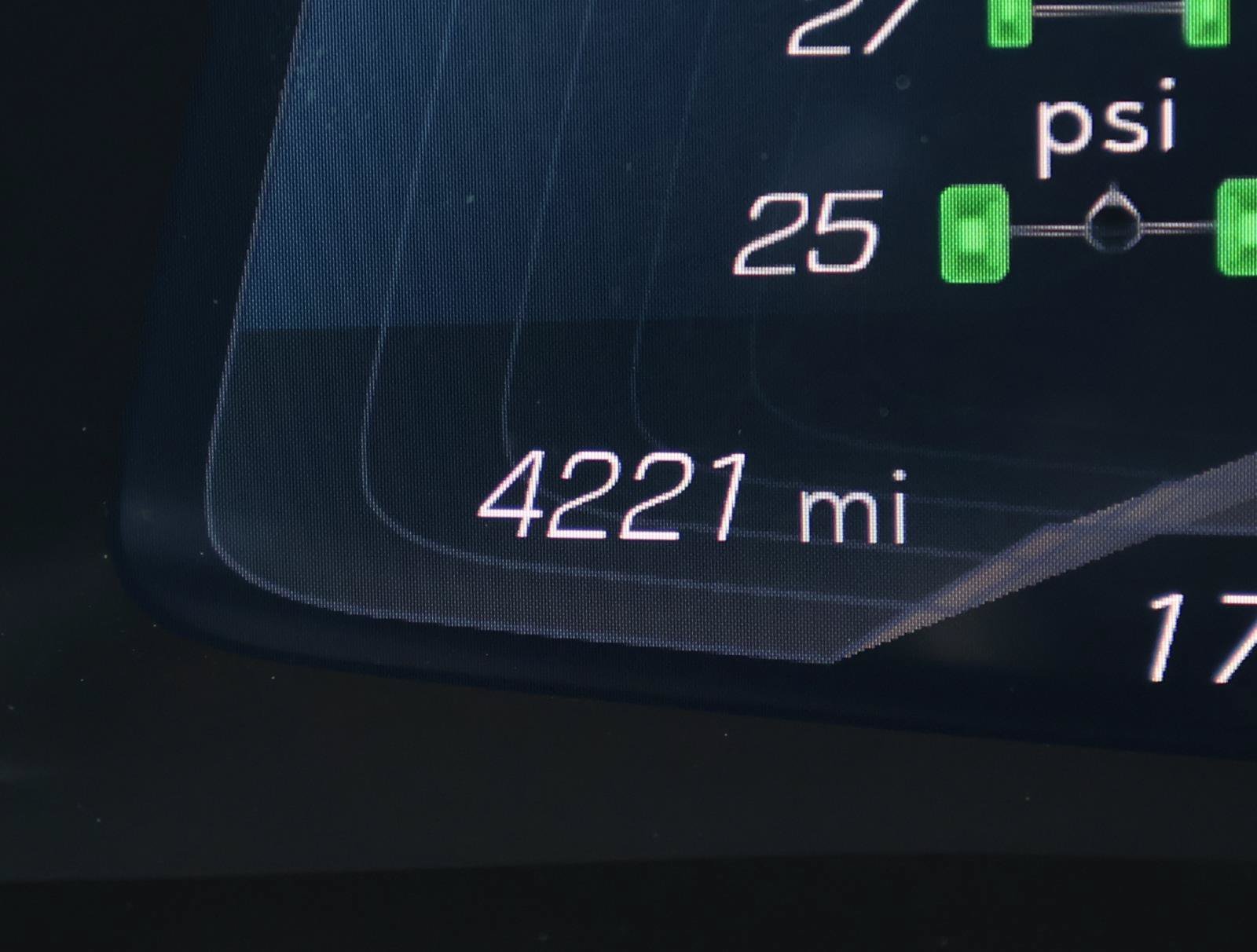 Used 2024 Arctic White Chevrolet Stingray image 27