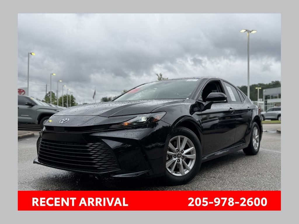 2025 Toyota Camry LE Hybrid's photo