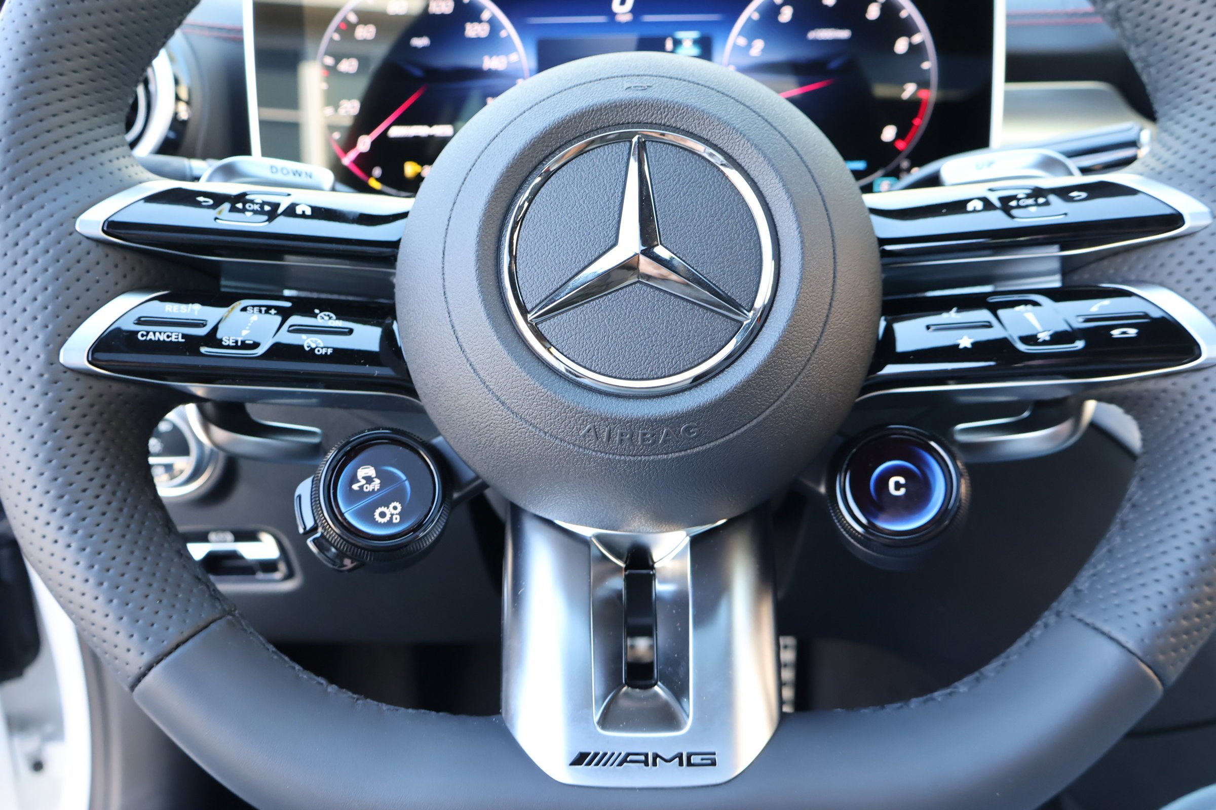 New 2026 MANUFAKTUR Moonlight White Metallic Mercedes-Benz AMG® C 43 image 24