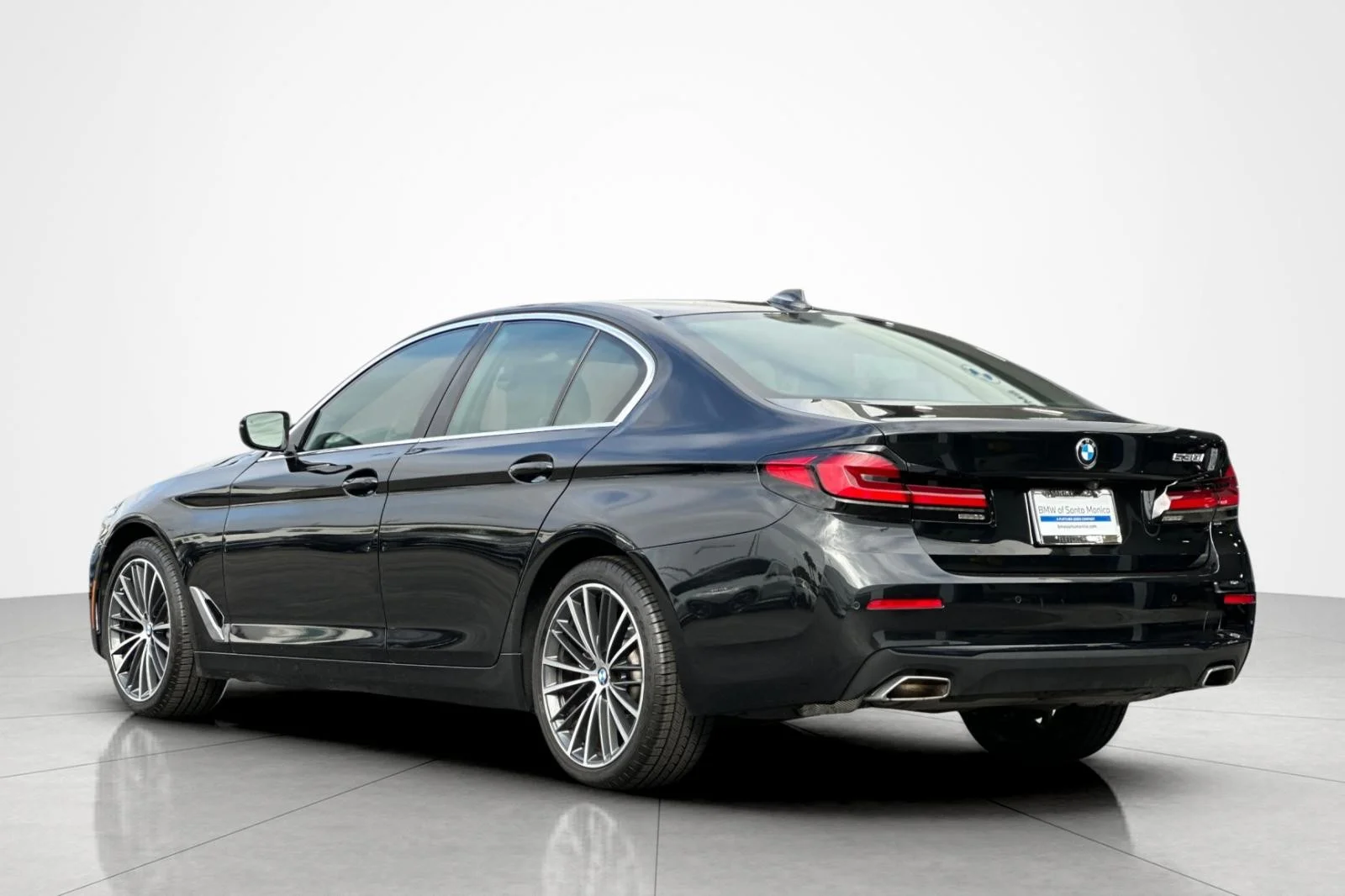 Used 2023 Black Sapphire Metallic BMW 530i image 3
