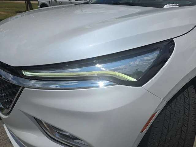 Used 2023 White Buick Avenir image 34