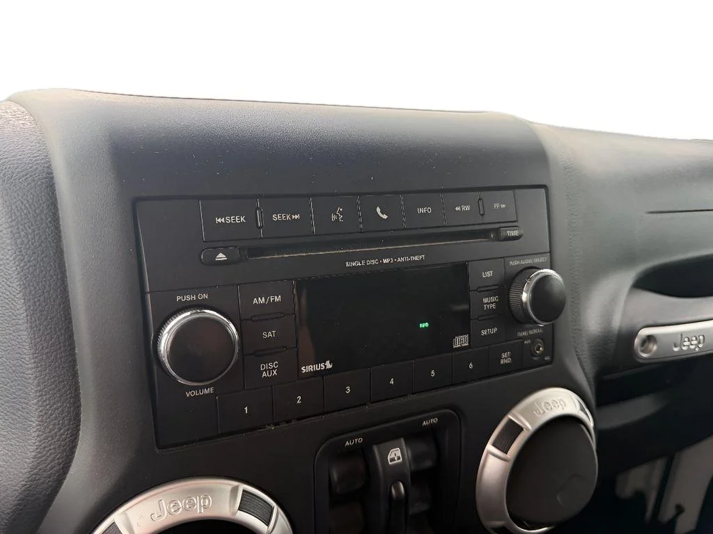 Used 2018 Bright White Clearcoat Jeep Sahara image 15