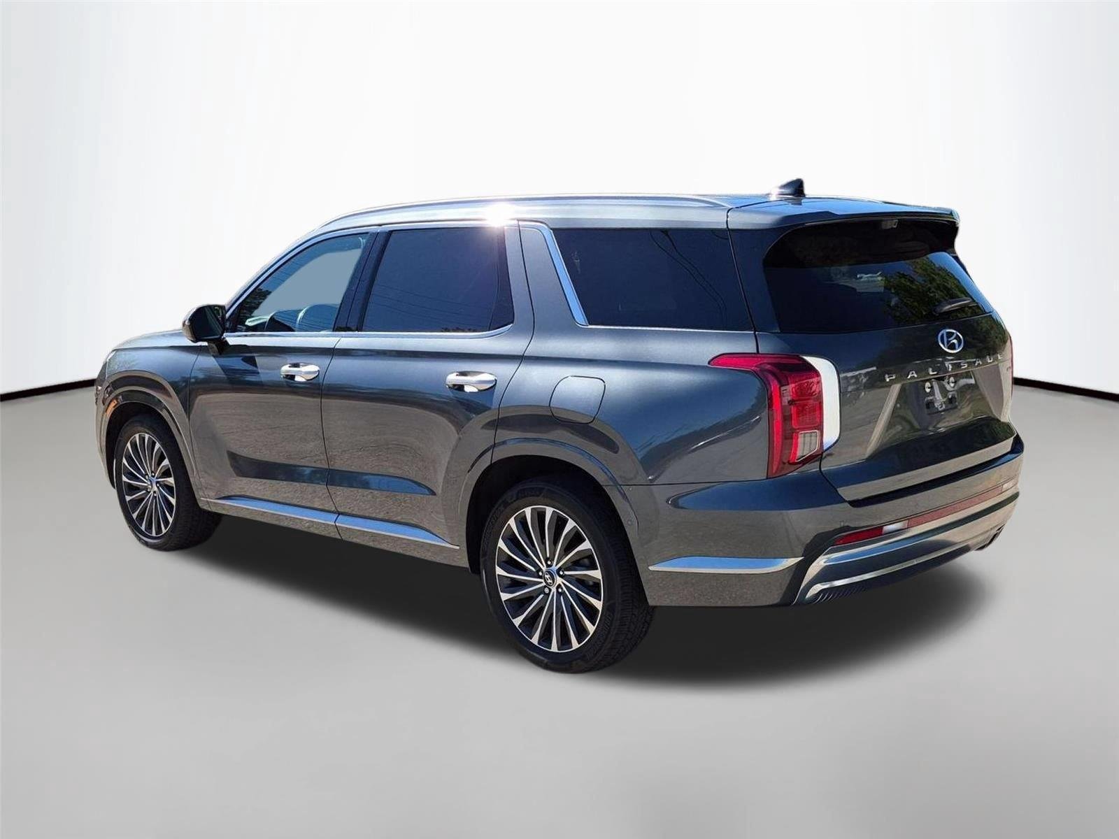 Used 2023 Robust Emerald Hyundai Calligraphy image 3
