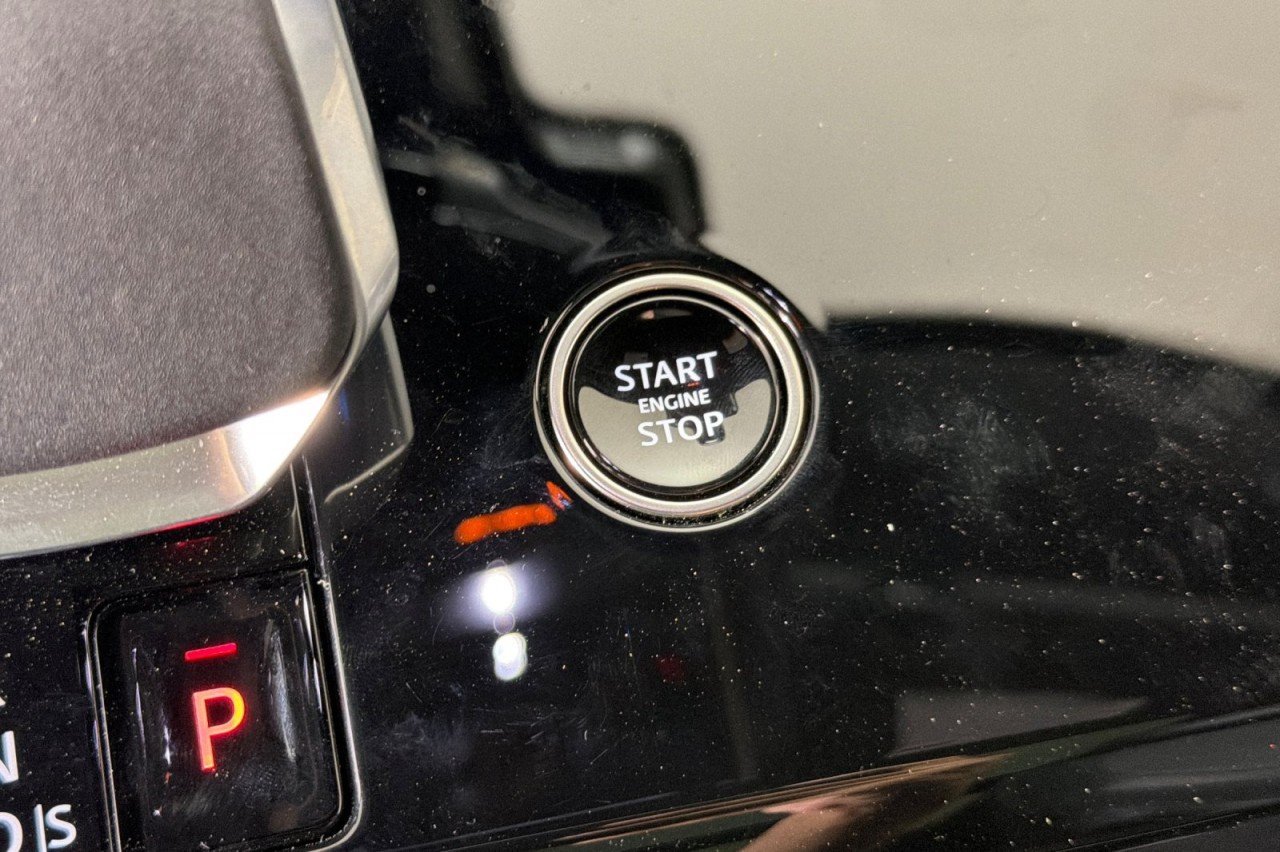 Used 2025 VELOCITY BLUE SV Land Rover Autobiography image 22