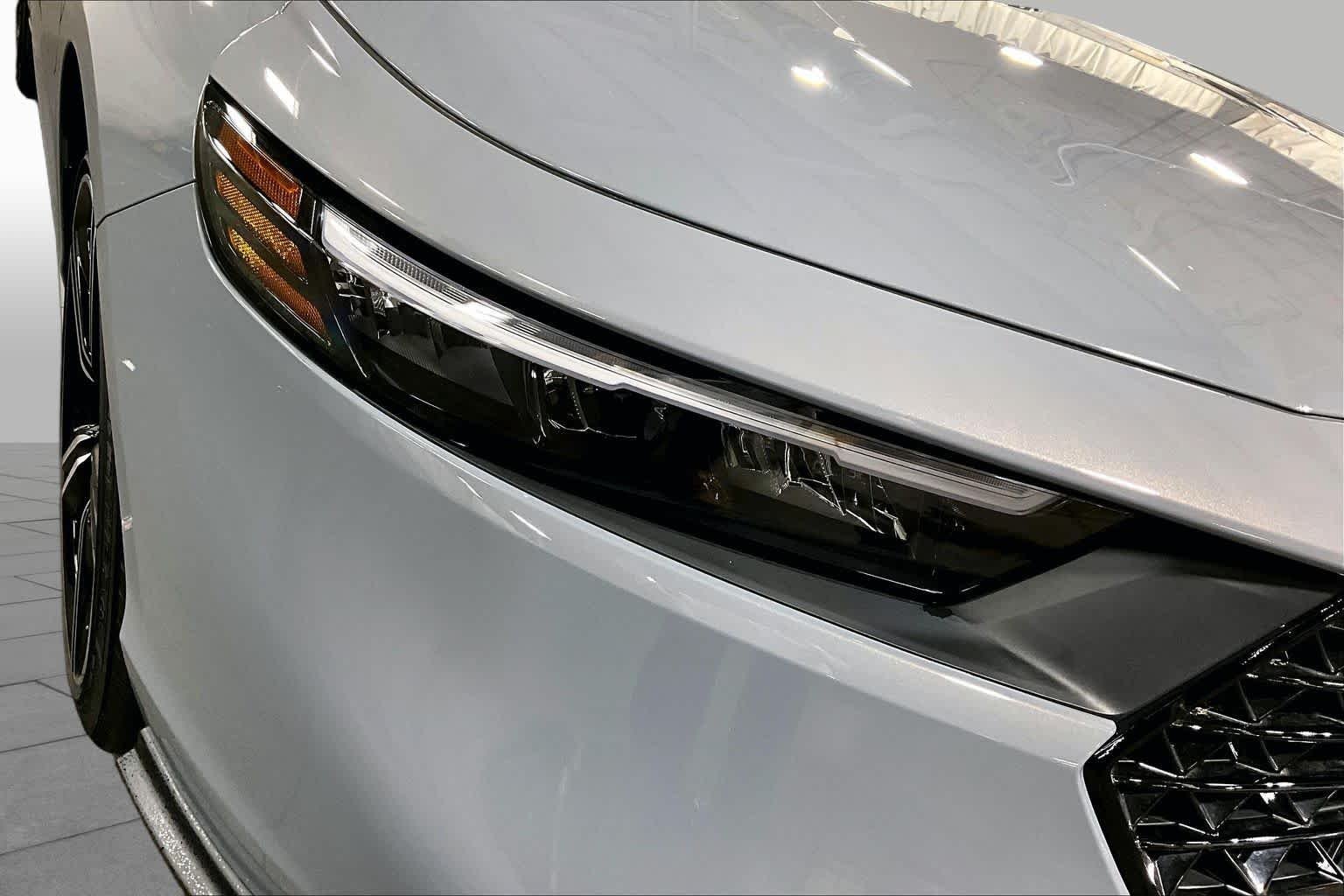 Used 2025 Urban Gray Pearl Honda Sport image 28