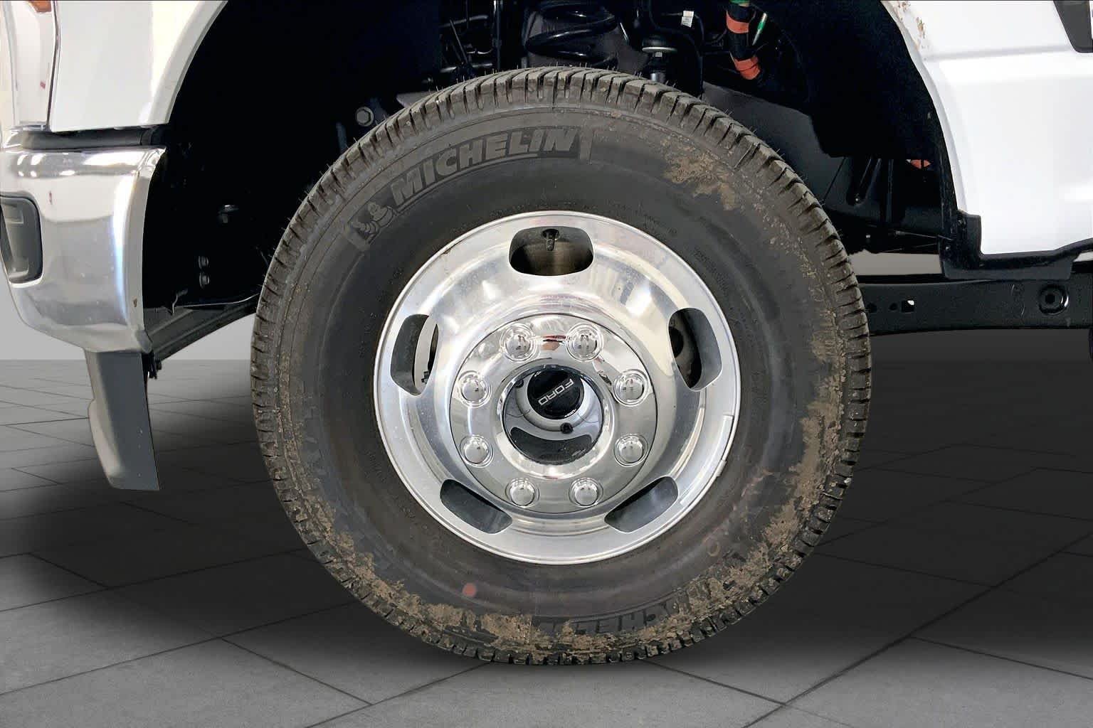 New 2026 Oxford White Ford F-350® XLT image 9