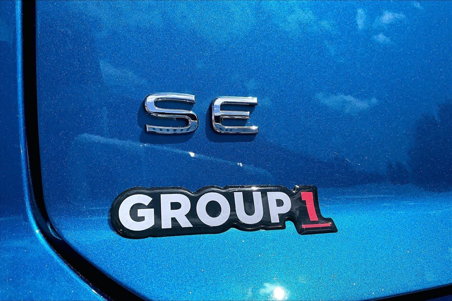 Used 2024 Kingfisher Blue Metallic Volkswagen 2.0T SE w/Technology image 32