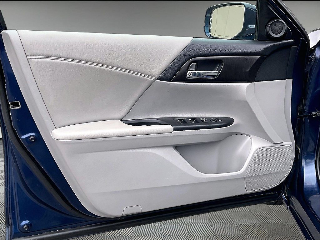 Used 2015 Blue Honda EX image 9