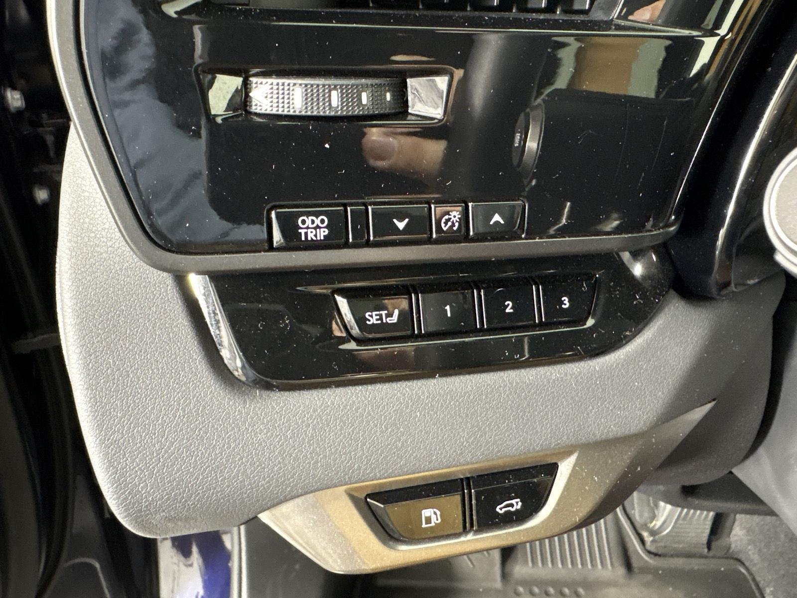 Used 2025 Nightfall Mica Lexus Premium image 6