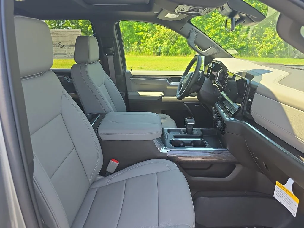 2026 Chevrolet Silverado 1500 LTZ - Photo 10